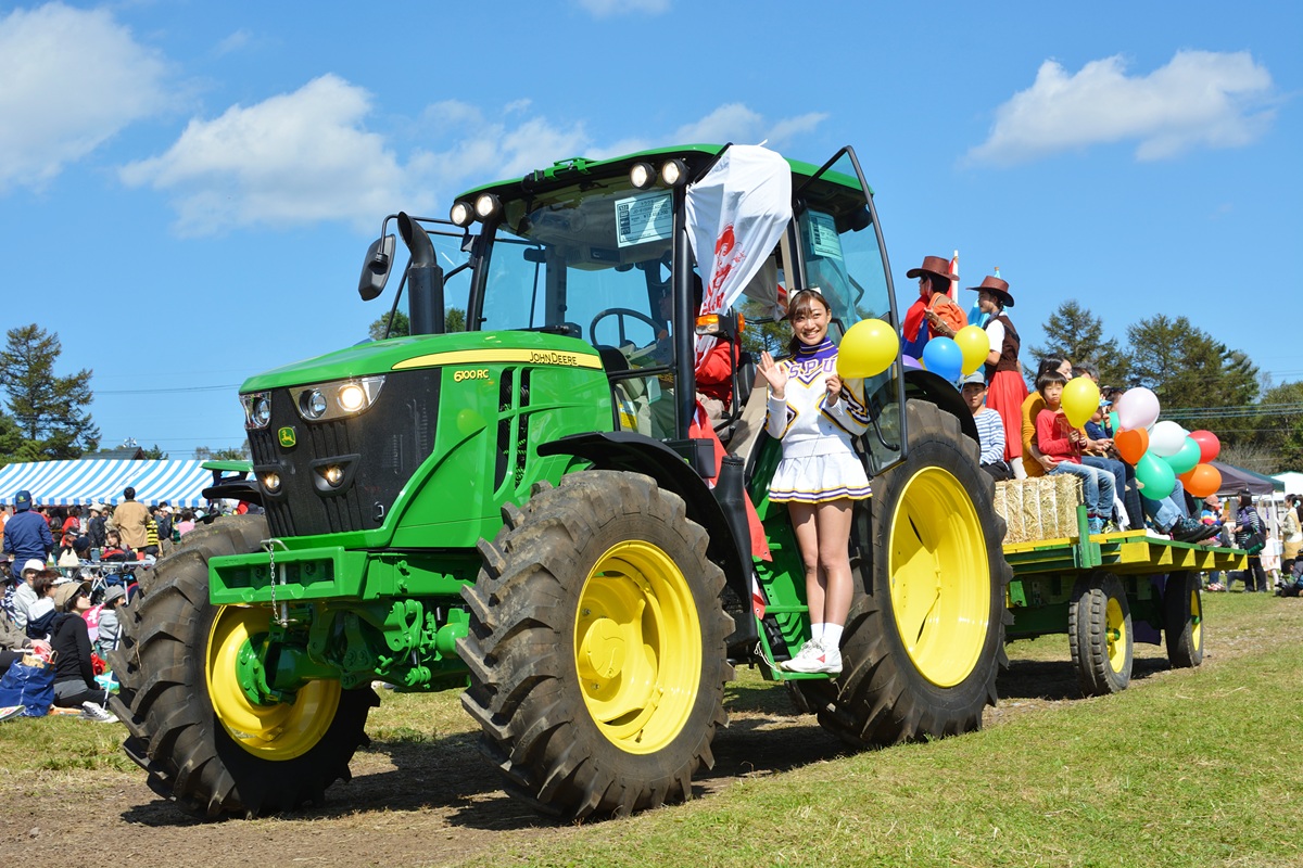 トラクターパレードショウ